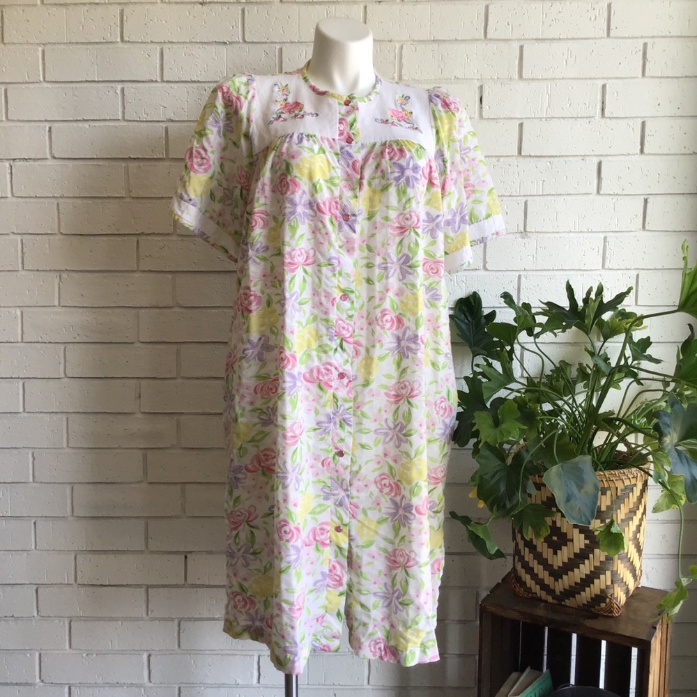 Vintage Short Sleeve Button Down Floral Robe Gown Perfect Day
